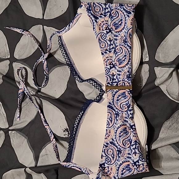 Victoria's Secret Bikini Top - Picture 3 of 7